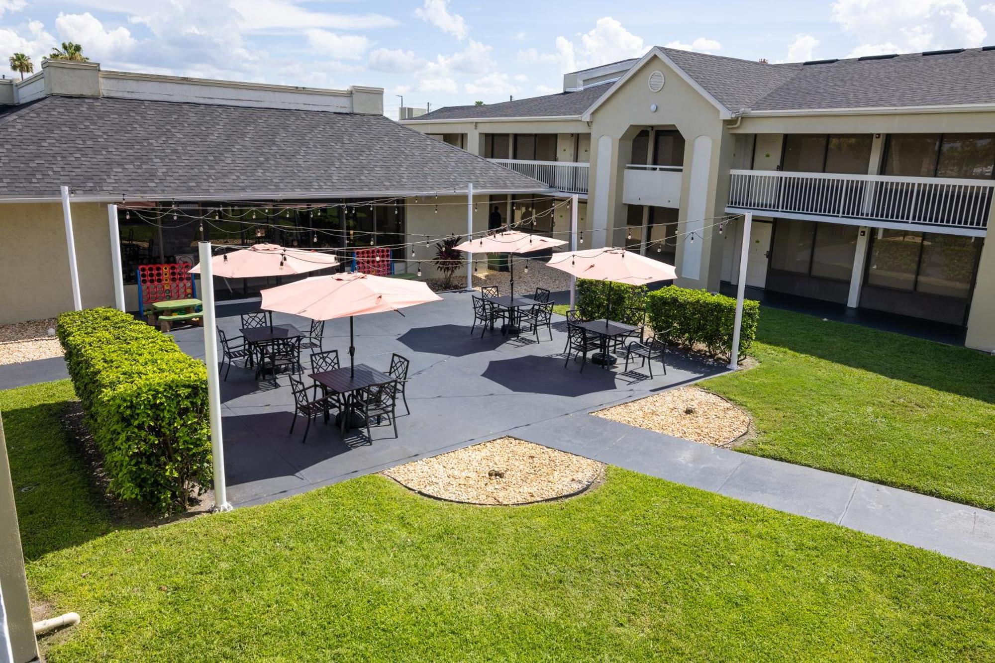 Near 4 People Hotel Kissimmee